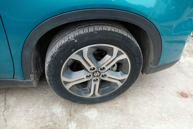 Used Suzuki Vitara 2016 1.4T Automatic Two-Wheel Drive Elite Model Right Front Wheel Hub