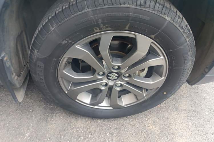 Used Suzuki Vitara 2016 1.6L Manual Two-Wheel Drive Entry-Level Trim Right Front Wheel Hub