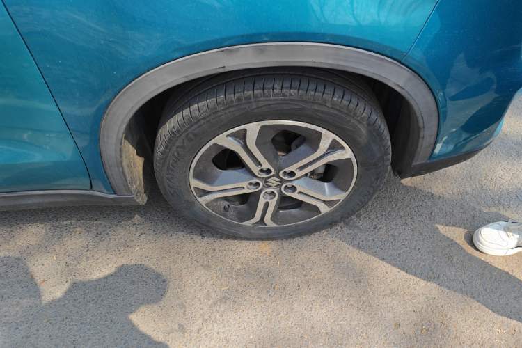 Used Suzuki Vitara 2016 1.4T Automatic Two-Wheel Drive Elite Model Right Front Wheel Hub