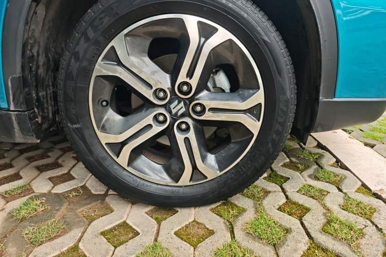 Used Suzuki Vitara 2016 1.4T Automatic Two-Wheel Drive Elite Model Right Front Wheel Hub