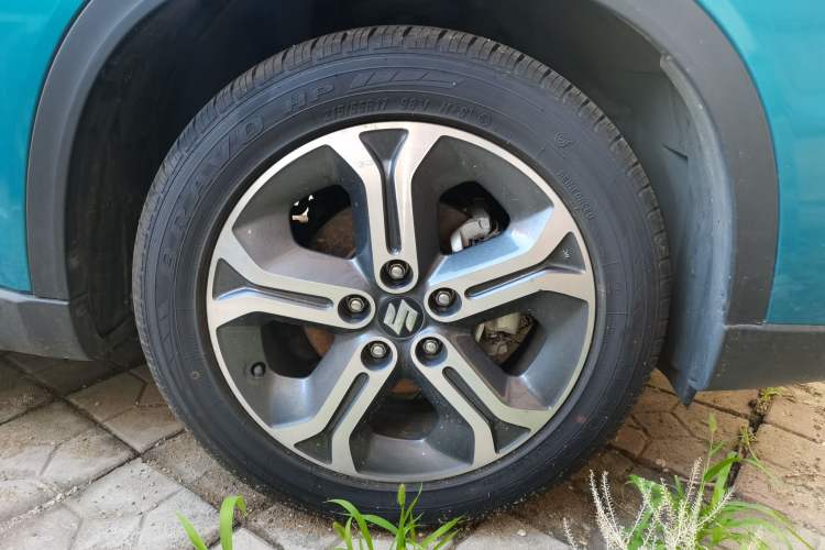 Used Suzuki Vitara 2016 1.4T Automatic Two-Wheel Drive Luxury Version Right Front Wheel Hub