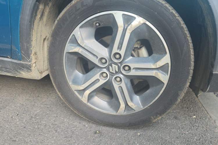 Used Suzuki Vitara 2016 1.4T Automatic Two-Wheel Drive Luxury Version Right Front Wheel Hub