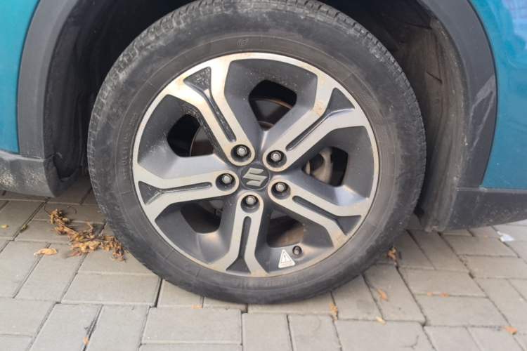 Used Suzuki Vitara 2016 1.4T Automatic Two-Wheel Drive Luxury Version Right Front Wheel Hub
