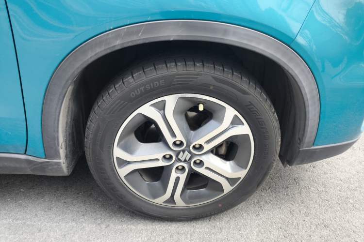 Used Suzuki Vitara 2016 1.4T Automatic Two-Wheel Drive Elite Model Right Front Wheel Hub