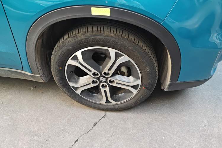 Used Suzuki Vitara 2016 1.4T Automatic Two-Wheel Drive Luxury Version Right Front Wheel Hub