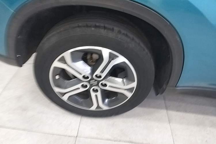 Used Suzuki Vitara 2016 1.4T Automatic Two-Wheel Drive Elite Model Right Rear Wheel Hub