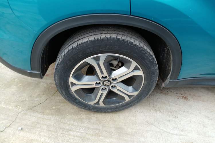 Used Suzuki Vitara 2016 1.4T Automatic Two-Wheel Drive Elite Model Right Rear Wheel Hub