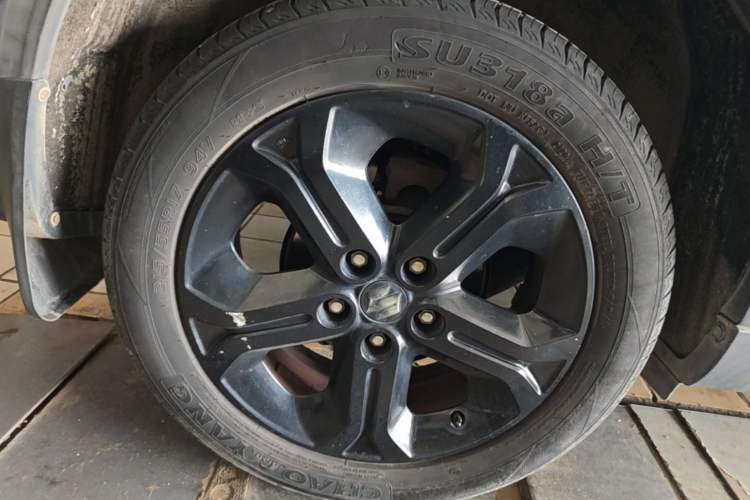 Used Suzuki Vitara 2016 1.4T Automatic Two-Wheel Drive Elite Model Right Rear Wheel Hub