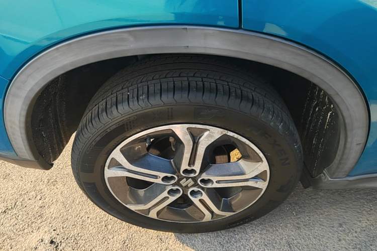 Used Suzuki Vitara 2016 1.4T Automatic Two-Wheel Drive Elite Model Right Rear Wheel Hub
