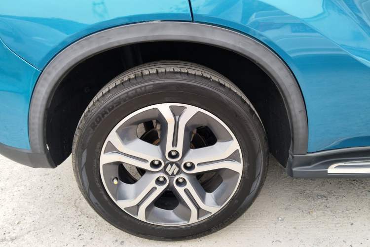 Used Suzuki Vitara 2016 1.4T Automatic Two-Wheel Drive Elite Model Right Rear Wheel Hub