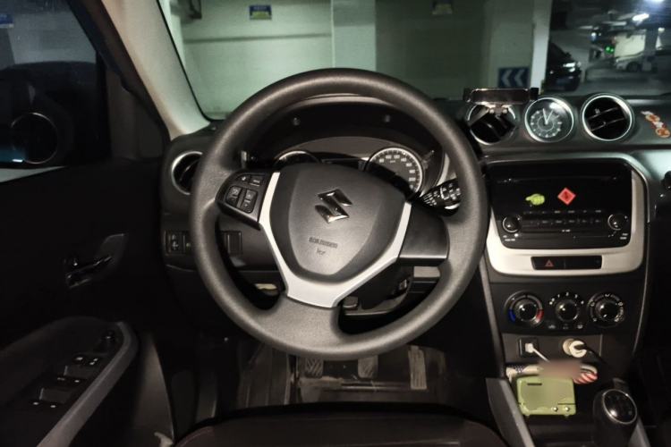 Used Suzuki Vitara 2016 1.6L Manual Two-Wheel Drive Entry-Level Trim Steering Wheel