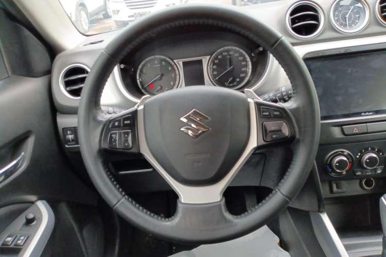Used Suzuki Vitara 2016 1.4T Automatic Two-Wheel Drive Elite Model Steering Wheel