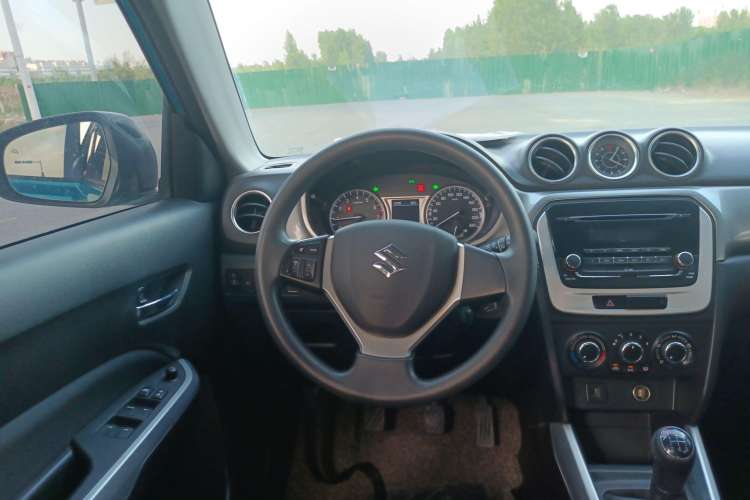 Used Suzuki Vitara 2016 1.6L Manual Two-Wheel Drive Entry-Level Trim Steering Wheel