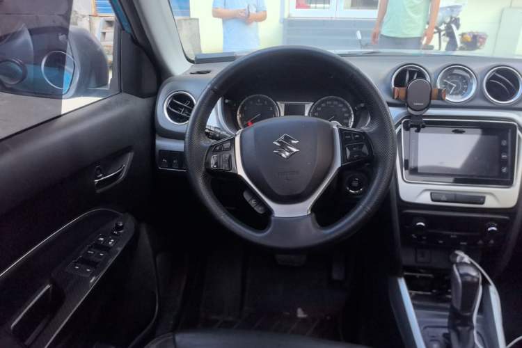 Used Suzuki Vitara 2016 1.4T Automatic Two-Wheel Drive Luxury Version Steering Wheel