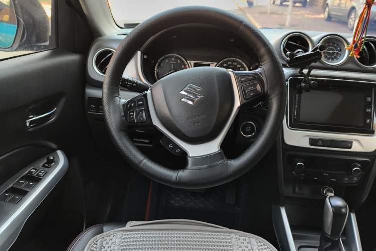 Used Suzuki Vitara 2016 1.4T Automatic Two-Wheel Drive Luxury Version Steering Wheel