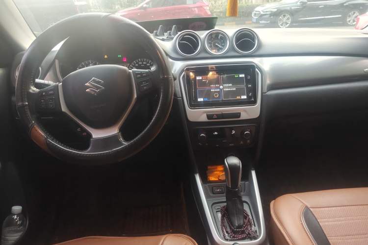 Used Suzuki Vitara 2016 1.4T Automatic 4x4 Flagship Model Center Console
