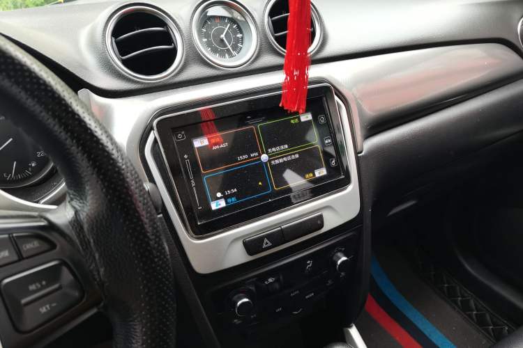 Used Suzuki Vitara 2016 1.4T Automatic Two-Wheel Drive Luxury Version Audio And AC Panel