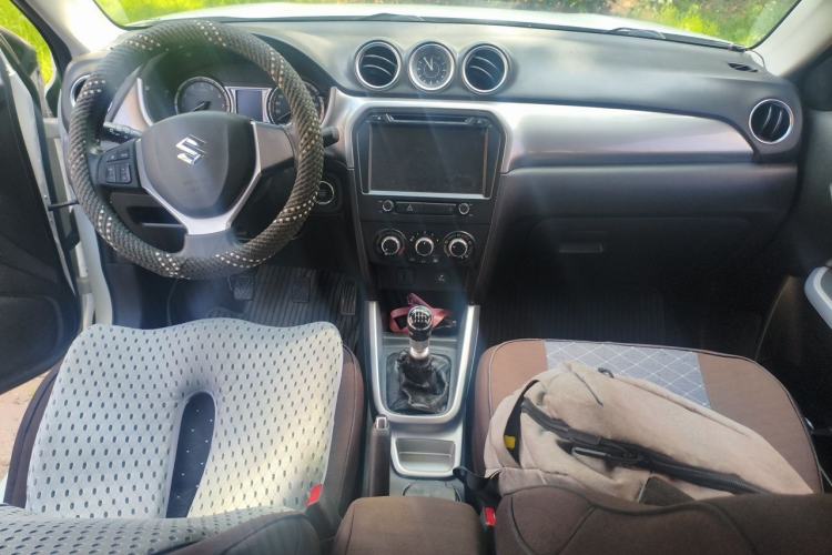 Used Suzuki Vitara 2016 1.4T Manual Two-Wheel-Drive Elite Model Center Console