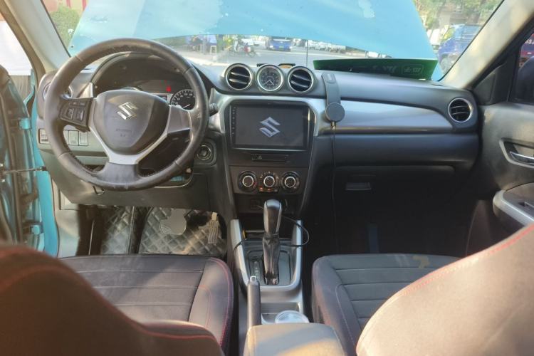 Used Suzuki Vitara 2016 1.4T Automatic Two-Wheel Drive Elite Model Center Console