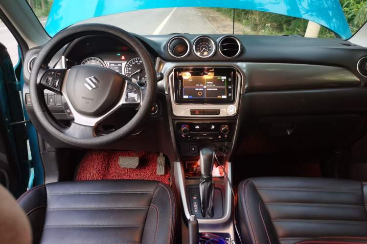 Used Suzuki Vitara 2016 1.4T Automatic Two-Wheel Drive Luxury Version Center Console