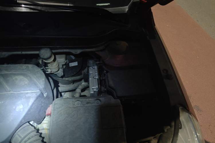 Used Suzuki Vitara 2016 1.4T Automatic Two-Wheel Drive Elite Model Engine Bay Left