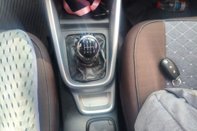 Used Suzuki Vitara 2016 1.4T Manual Two-Wheel-Drive Elite Model Gear Lever