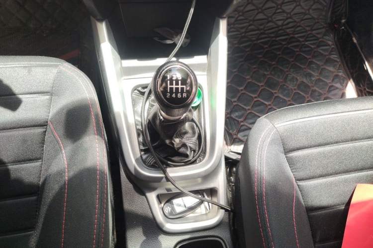 Used Suzuki Vitara 2016 1.4T Manual Two-Wheel-Drive Elite Model Gear Lever