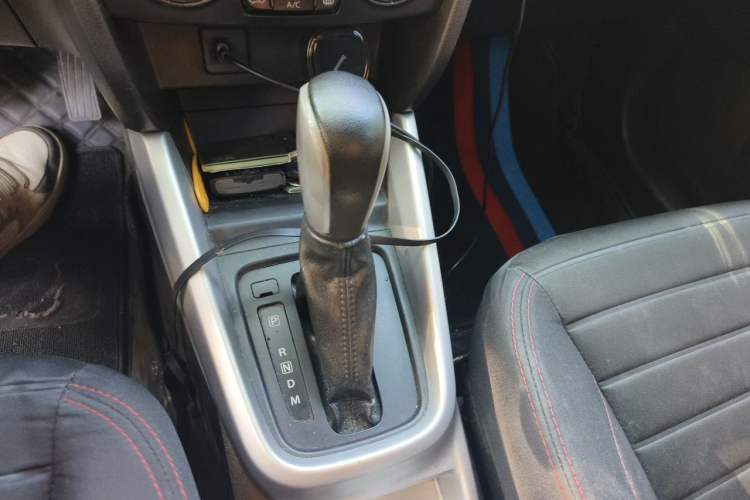 Used Suzuki Vitara 2016 1.4T Automatic Two-Wheel Drive Elite Model Gear Lever