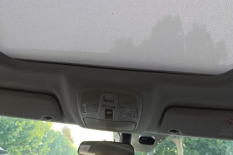 Used Suzuki Vitara 2016 1.4T Automatic Two-Wheel Drive Luxury Version Headliner