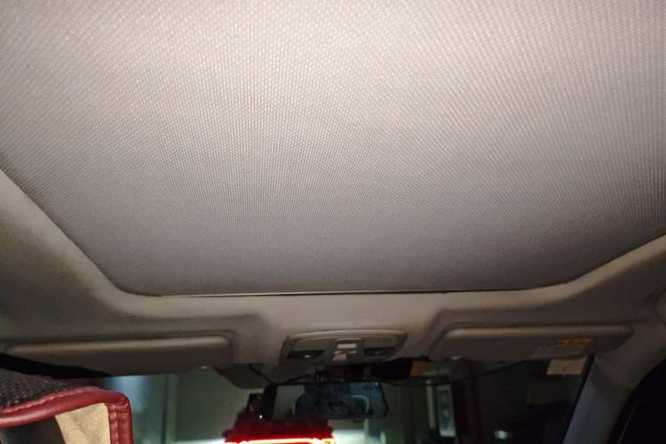 Used Suzuki Vitara 2016 1.4T Automatic Two-Wheel Drive Luxury Version Headliner