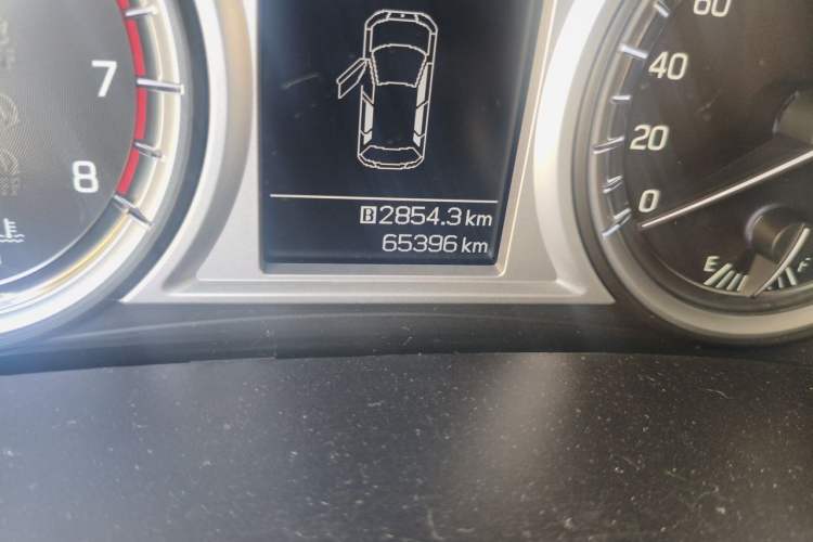 Used Suzuki Vitara 2016 1.4T Manual Two-Wheel-Drive Elite Model Odometer Close Up