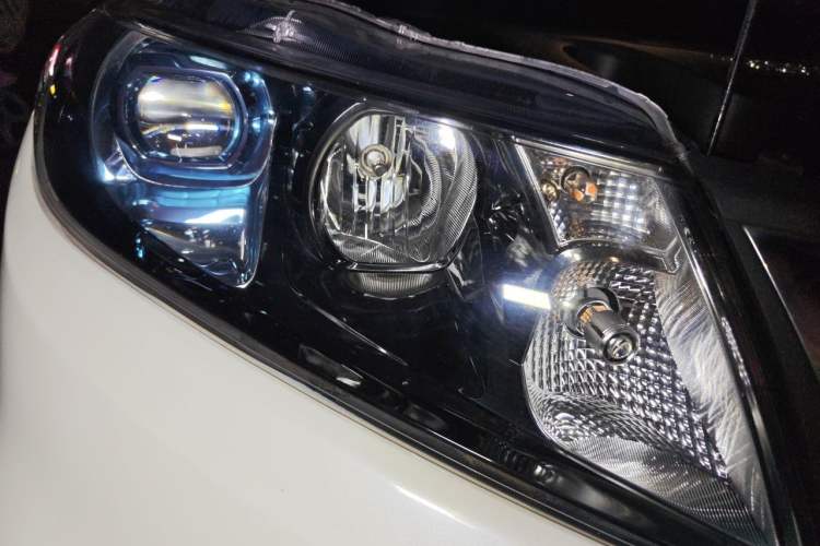 Used Suzuki Vitara 2016 1.4T Automatic Two-Wheel Drive Luxury Version Right Front Headlight