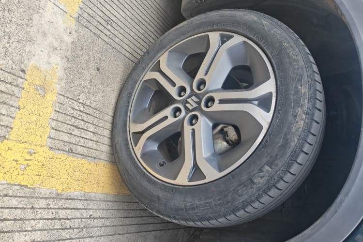 Used Suzuki Vitara 2016 1.4T Automatic All-Wheel Drive Leading Version Right Front Wheel Hub