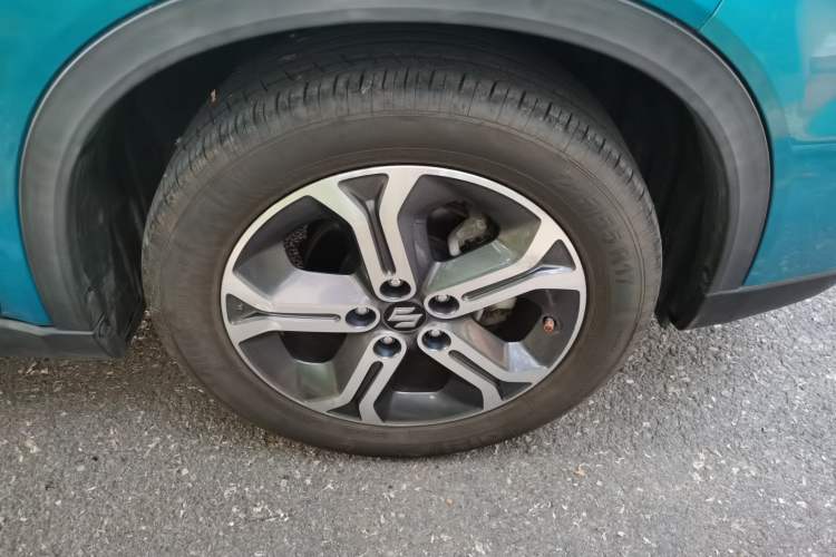 Used Suzuki Vitara 2016 1.4T Automatic Two-Wheel Drive Luxury Version Right Front Wheel Hub
