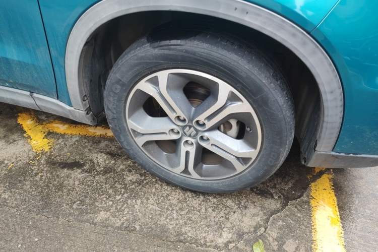 Used Suzuki Vitara 2016 1.4T Automatic Two-Wheel Drive Elite Model Right Front Wheel Hub