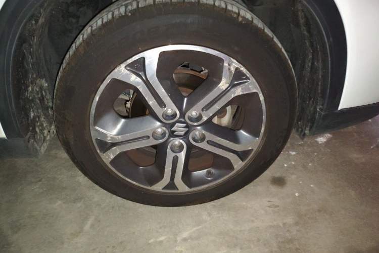Used Suzuki Vitara 2016 1.4T Automatic Two-Wheel Drive Luxury Version Right Front Wheel Hub