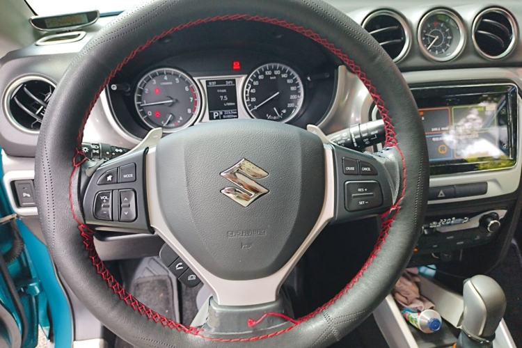 Used Suzuki Vitara 2016 1.4T Automatic Two-Wheel Drive Luxury Version Steering Wheel