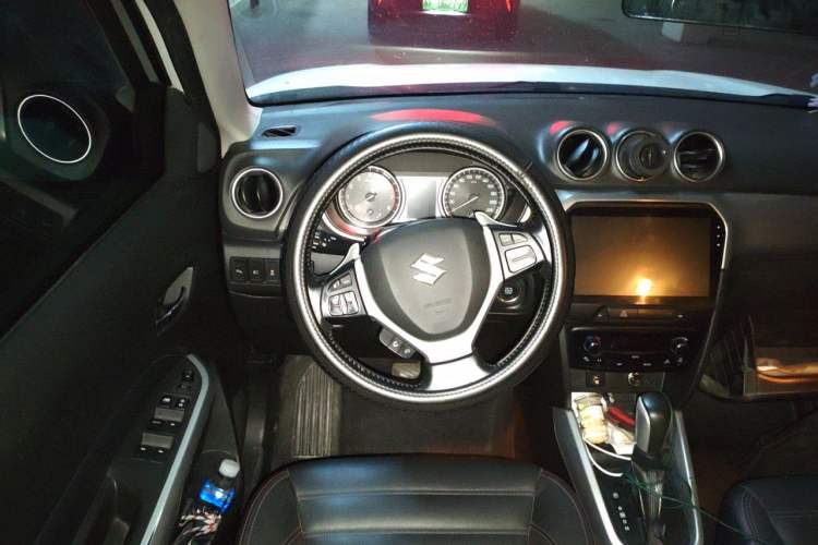 Used Suzuki Vitara 2016 1.4T Automatic Two-Wheel Drive Luxury Version Steering Wheel