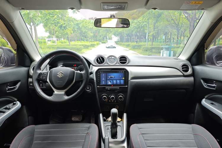 Used Suzuki Vitara 2016 1.4T Automatic Two-Wheel Drive Elite Model Center Console