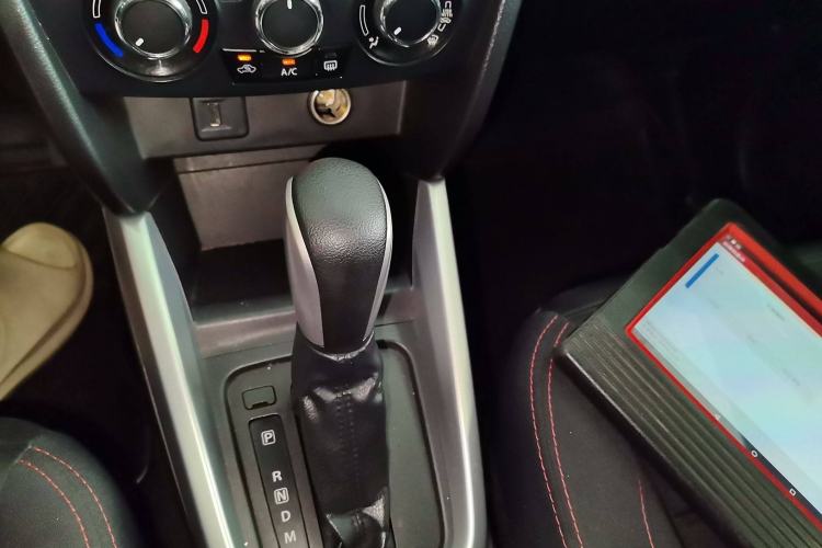 Used Suzuki Vitara 2016 1.4T Automatic Two-Wheel Drive Elite Model Gear Lever
