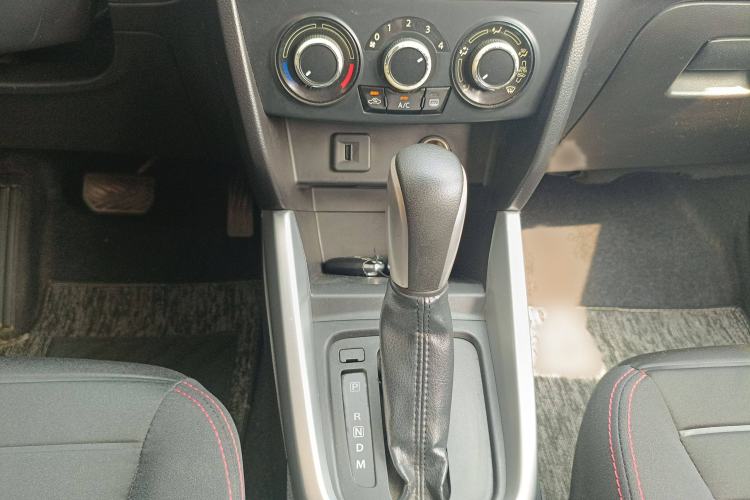 Used Suzuki Vitara 2016 1.4T Automatic Two-Wheel Drive Elite Model Gear Lever