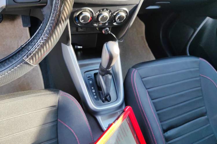 Used Suzuki Vitara 2016 1.4T Automatic Two-Wheel Drive Elite Model Gear Lever