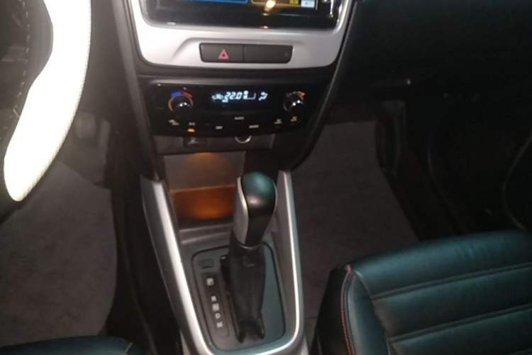 Used Suzuki Vitara 2016 1.4T Automatic Two-Wheel Drive Luxury Version Gear Lever