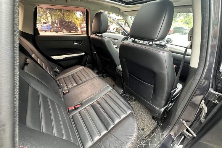 Used Suzuki Vitara 2016 1.4T Automatic Two-Wheel Drive Luxury Version Interior 3