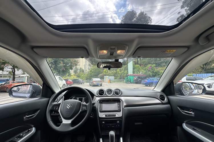 Used Suzuki Vitara 2016 1.4T Automatic Two-Wheel Drive Luxury Version Interior 4