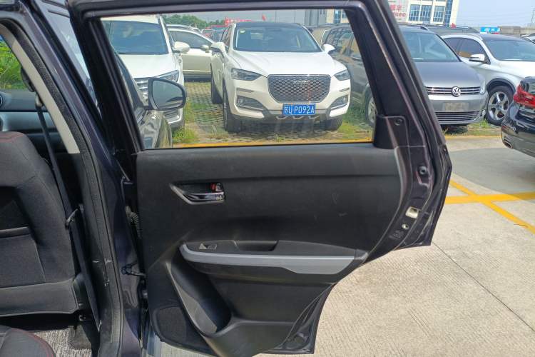 Used Suzuki Vitara 2016 1.4T Automatic Two-Wheel Drive Elite Model Interior 6