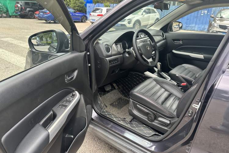 Used Suzuki Vitara 2016 1.4T Automatic Two-Wheel Drive Luxury Version Interior 7