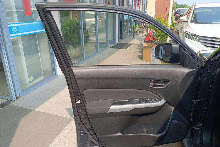 Used Suzuki Vitara 2016 1.4T Automatic Two-Wheel Drive Elite Model Interior 7