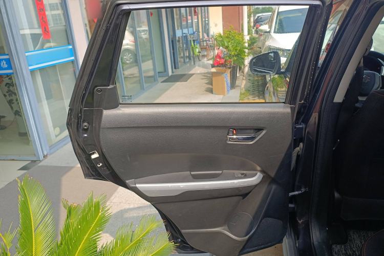 Used Suzuki Vitara 2016 1.4T Automatic Two-Wheel Drive Elite Model Interior 8
