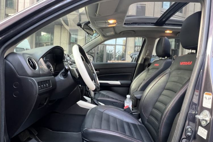 Used Suzuki Vitara 2016 1.4T Automatic Two-Wheel Drive Luxury Version Interior 8